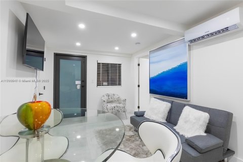 Villa ou maison à louer à Miami, Floride: 1 chambre, 239.5 m2 № 1863439 - photo 2