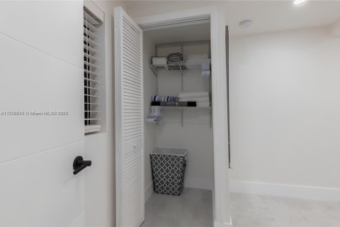 Villa ou maison à louer à Miami, Floride: 1 chambre, 239.5 m2 № 1863439 - photo 6