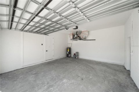 House in Lehigh Acres, Florida 3 bedrooms, 117.99 sq.m. № 1831540 - photo 17
