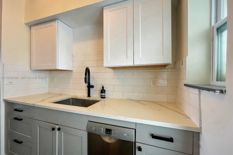 Apartamento en alquiler en Miami Beach, Florida, 1 dormitorio, 116.13 m2 № 2033109 - foto 19