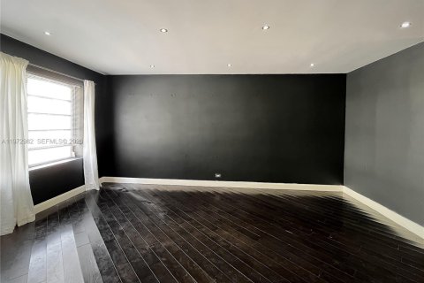 Apartamento en alquiler en Miami Beach, Florida, 1 dormitorio, 116.13 m2 № 2033109 - foto 2