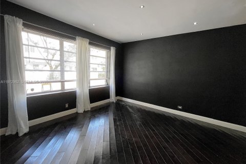 Apartamento en alquiler en Miami Beach, Florida, 1 dormitorio, 116.13 m2 № 2033109 - foto 3