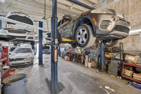 Commercial property in Miami, Florida № 2031466 - photo 15