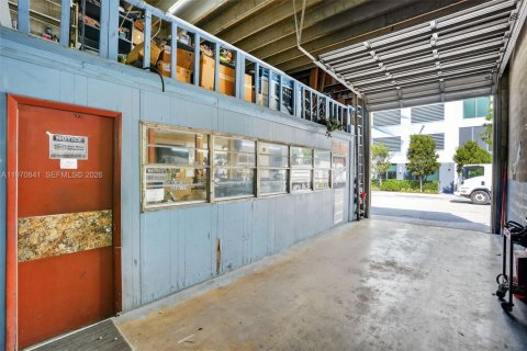 Commercial property in Miami, Florida № 2031466 - photo 10
