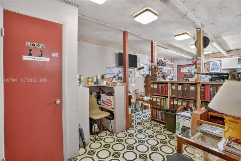 Commercial property in Miami, Florida № 2031466 - photo 16