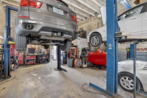 Commercial property in Miami, Florida № 2031466 - photo 14