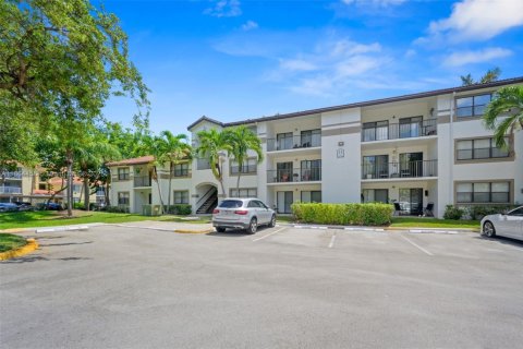 Condo in Hollywood, Florida, 2 bedrooms  № 1892596 - photo 6