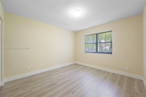 Condo in Hollywood, Florida, 2 bedrooms  № 1892596 - photo 19