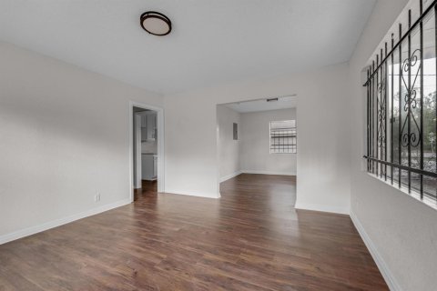 House in Jacksonville, Florida 4 bedrooms, 112.97 sq.m. № 2387185 - photo 3