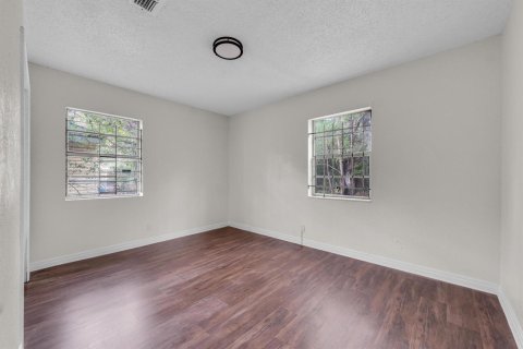 House in Jacksonville, Florida 4 bedrooms, 112.97 sq.m. № 2387185 - photo 12