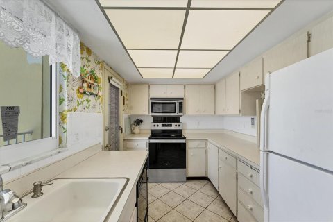 Condo in Venice, Florida, 2 bedrooms  № 1856034 - photo 12