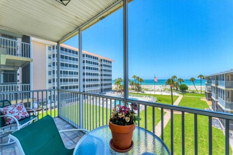 Condo in Venice, Florida, 2 bedrooms  № 1856034 - photo 24