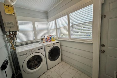 House in Saint Petersburg, Florida 2 bedrooms, 118.36 sq.m. № 2228154 - photo 9