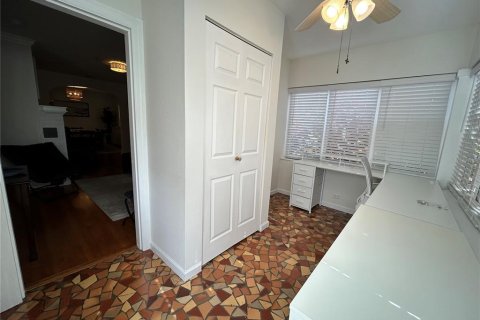 House in Saint Petersburg, Florida 2 bedrooms, 118.36 sq.m. № 2228154 - photo 6