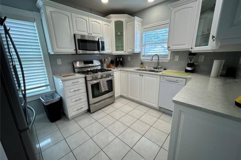House in Saint Petersburg, Florida 2 bedrooms, 118.36 sq.m. № 2228154 - photo 7