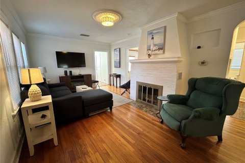 House in Saint Petersburg, Florida 2 bedrooms, 118.36 sq.m. № 2228154 - photo 3