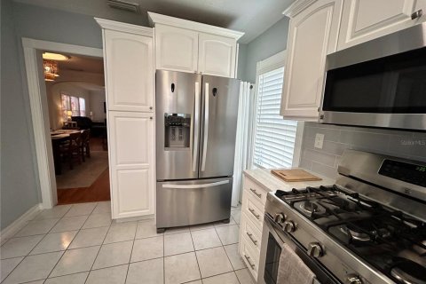 House in Saint Petersburg, Florida 2 bedrooms, 118.36 sq.m. № 2228154 - photo 8