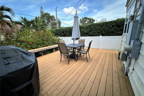 House in Saint Petersburg, Florida 2 bedrooms, 118.36 sq.m. № 2228154 - photo 20