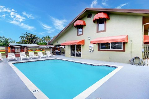 Casa en venta en Hollywood, Florida, 5 dormitorios, 229.47 m2 № 1860262 - foto 1
