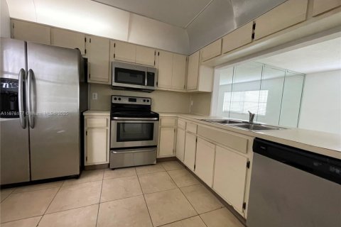 Condo in Coral Springs, Florida, 2 bedrooms  № 1980901