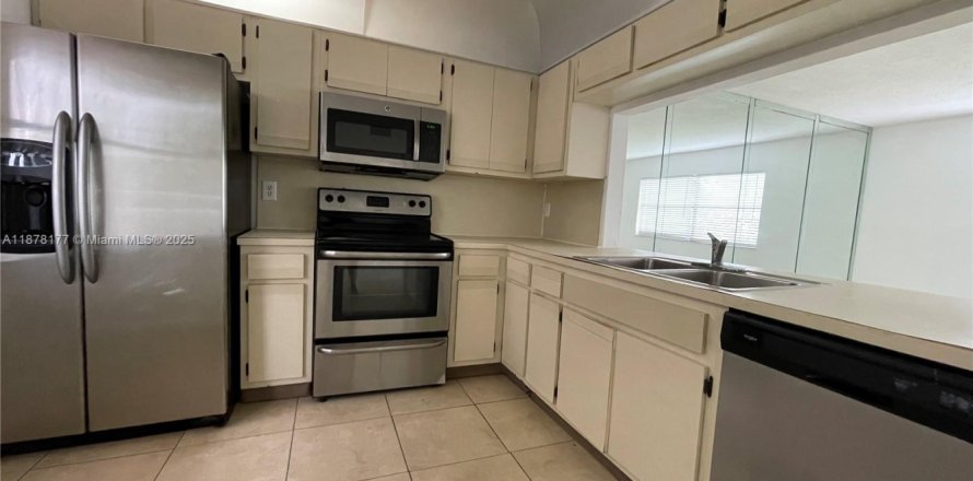 Condo in Coral Springs, Florida, 2 bedrooms  № 1980901