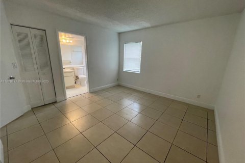 Condo in Coral Springs, Florida, 2 bedrooms  № 1980901 - photo 6
