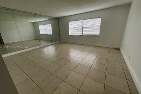Condo in Coral Springs, Florida, 2 bedrooms  № 1980901 - photo 3