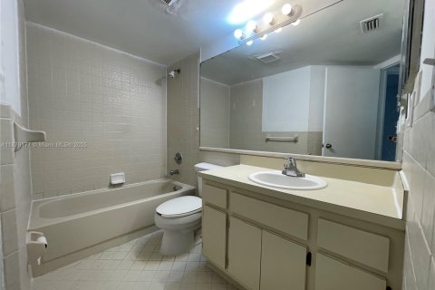 Condo in Coral Springs, Florida, 2 bedrooms  № 1980901 - photo 9