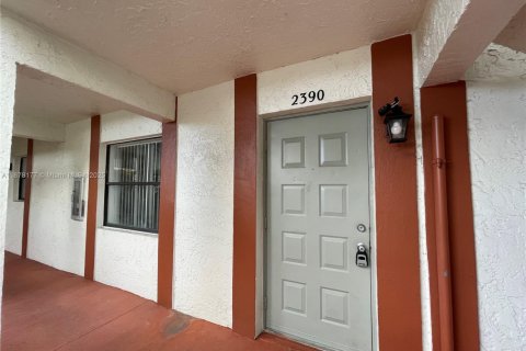 Condo in Coral Springs, Florida, 2 bedrooms  № 1980901 - photo 10