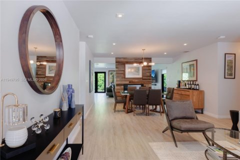 House in Miami, Florida 3 bedrooms, 163.42 sq.m. № 2010284