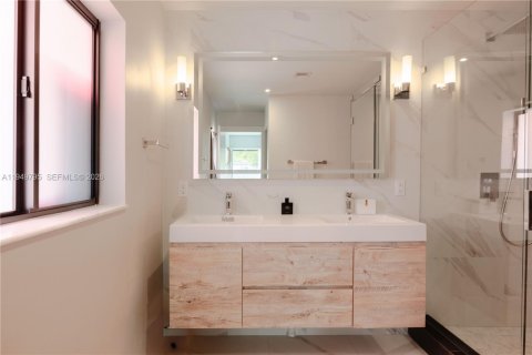 House in Miami, Florida 3 bedrooms, 163.42 sq.m. № 2010284 - photo 9