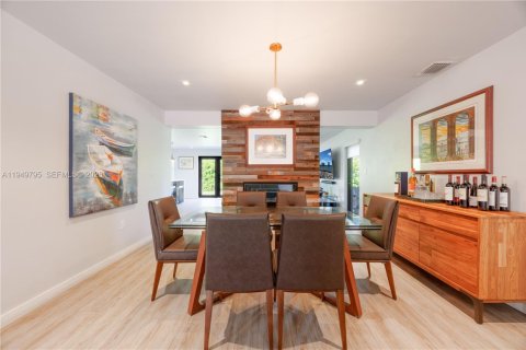 House in Miami, Florida 3 bedrooms, 163.42 sq.m. № 2010284 - photo 18