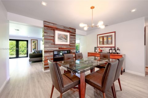 House in Miami, Florida 3 bedrooms, 163.42 sq.m. № 2010284 - photo 19