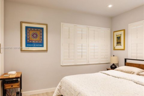 House in Miami, Florida 3 bedrooms, 163.42 sq.m. № 2010284 - photo 30