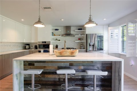 House in Miami, Florida 3 bedrooms, 163.42 sq.m. № 2010284 - photo 23