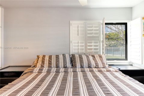 House in Miami, Florida 3 bedrooms, 163.42 sq.m. № 2010284 - photo 5