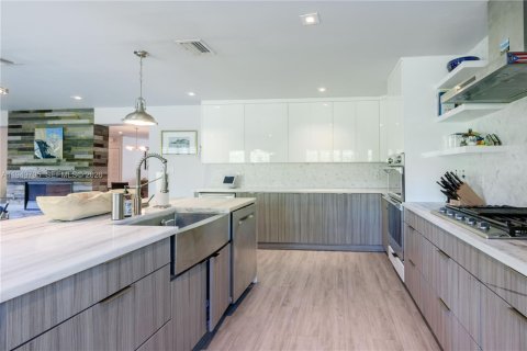 House in Miami, Florida 3 bedrooms, 163.42 sq.m. № 2010284 - photo 26