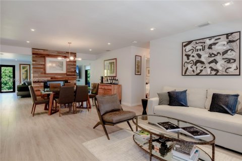 House in Miami, Florida 3 bedrooms, 163.42 sq.m. № 2010284 - photo 14