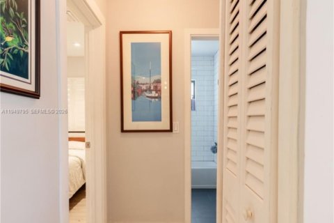 House in Miami, Florida 3 bedrooms, 163.42 sq.m. № 2010284 - photo 29