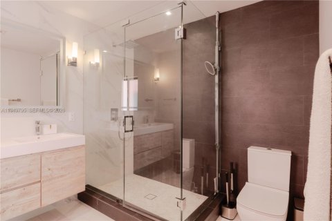 House in Miami, Florida 3 bedrooms, 163.42 sq.m. № 2010284 - photo 10