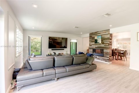 House in Miami, Florida 3 bedrooms, 163.42 sq.m. № 2010284 - photo 28