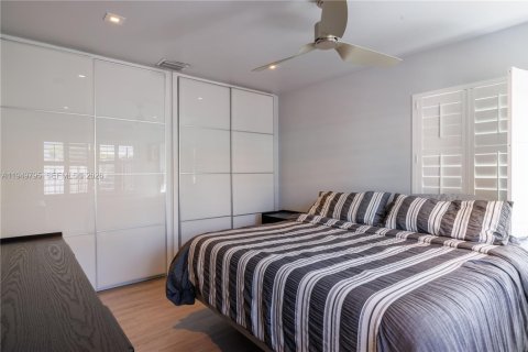 House in Miami, Florida 3 bedrooms, 163.42 sq.m. № 2010284 - photo 4