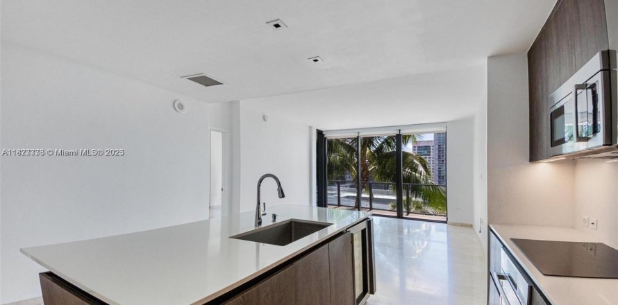Condominio en Miami, Florida, 1 dormitorio № 1788540