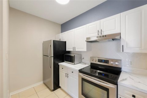 Condo in Tampa, Florida, 2 bedrooms № 2116289 - photo 3