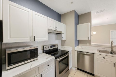 Condo in Tampa, Florida, 2 bedrooms № 2116289 - photo 2
