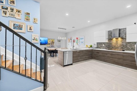 Adosado en venta en Dania Beach, Florida, 4 dormitorios, 189.71 m2 № 1950995 - foto 15
