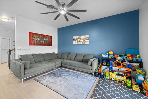 Adosado en venta en Dania Beach, Florida, 4 dormitorios, 189.71 m2 № 1950995 - foto 13