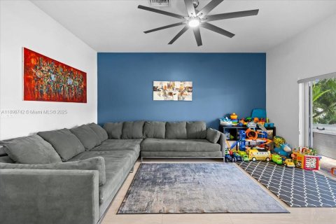 Adosado en venta en Dania Beach, Florida, 4 dormitorios, 189.71 m2 № 1950995 - foto 12