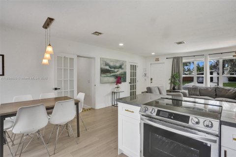 Casa en alquiler en Hallandale Beach, Florida, 3 dormitorios, 175.77 m2 № 2064062 - foto 27