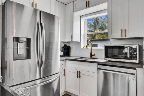 Casa en alquiler en Hallandale Beach, Florida, 3 dormitorios, 175.77 m2 № 2064062 - foto 25